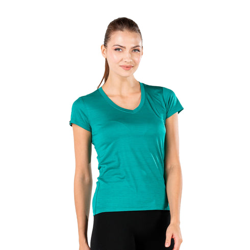 Dame in Emerald grünem V-Kragen T-Shirt