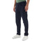 Mann mit Travelhose in der Farbe navy aus Merinowolle und weißen Sneaker Schuhen