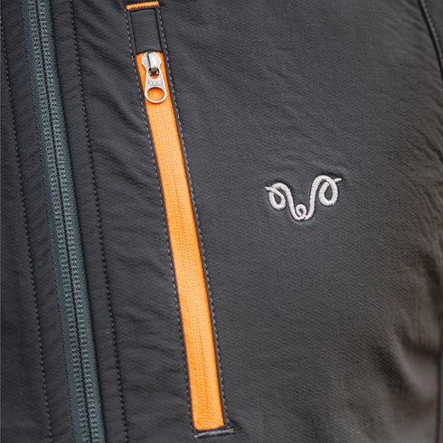 Brusttasche mit Orangem Reißverschluss und Besticktes Woolona Logo