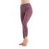 Dame in Pinken Leggings mit Muster aus 100% Merinowolle