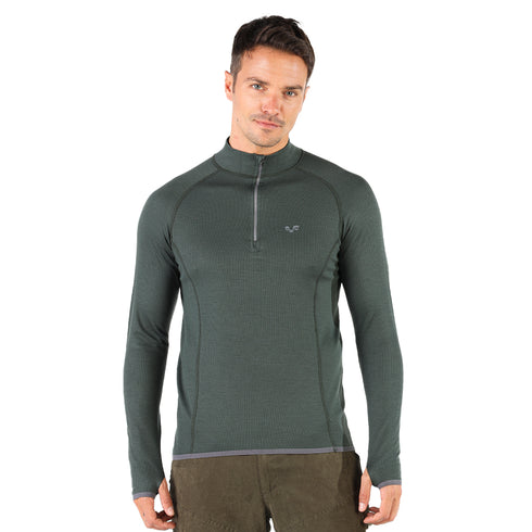 Mann in Merino-Langarmshirt in der Farbe GrĂźn