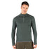 Mann in Merino-Langarmshirt in der Farbe GrĂźn