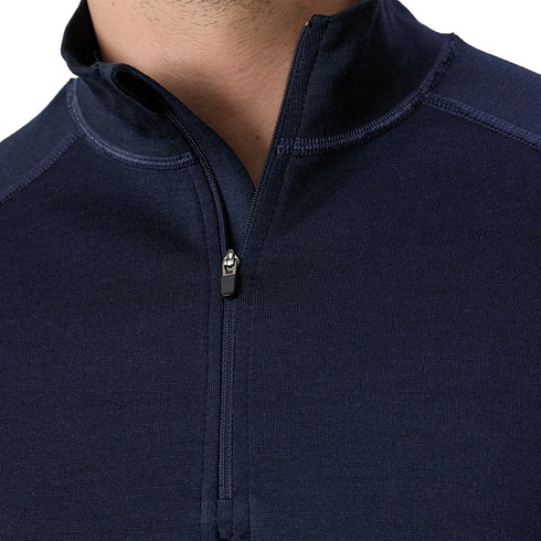 Der Kragen eines Merino Pullovers mit Zipper in der Farbe Navy.