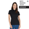 Frau trägt ISPO Award 2024 Gewinner 100% Merino Polo-Shirt von Woolona