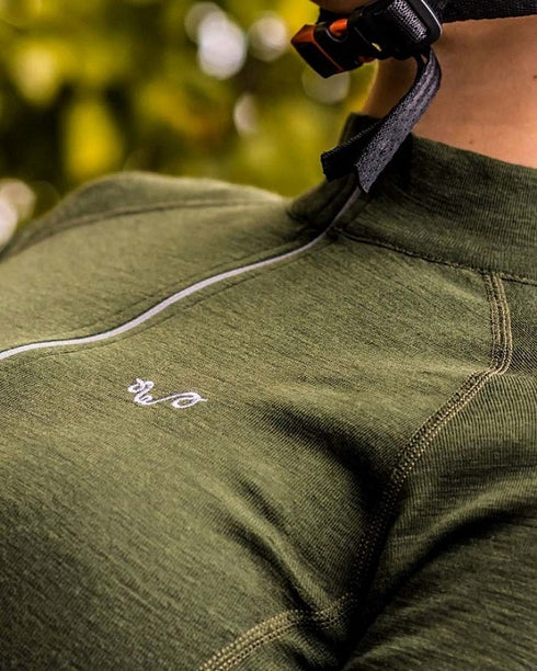 Damen Baselayer aus 100% Merinowolle in der Farbe oliv